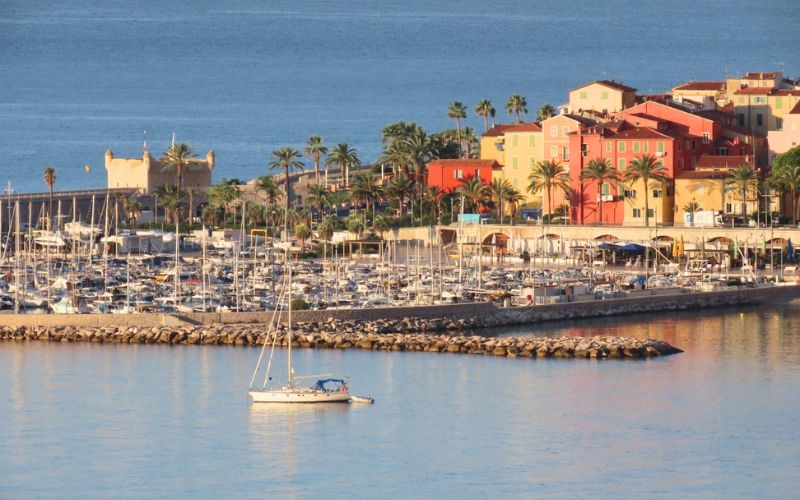Private luxury yacht Scenic Destinations